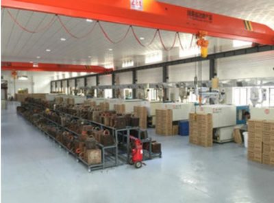 20臺(tái)包膠機(jī)落實(shí)在冠迪塑料廠